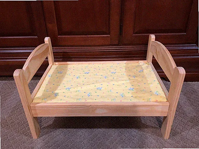 IKEA 18” Doll or Pet Bed 20”x13”x11.5” Light Wood Solid Bedding with pad In VGC