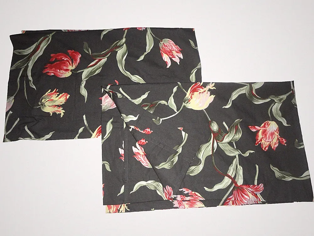 IKEA BLACK FLORAL ALANDSROT PINK RED GREEN (2) KING PILLOW SHAMS 20X36