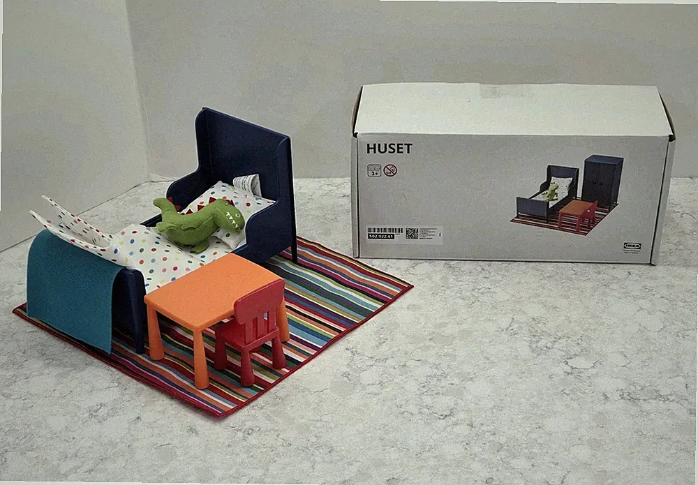 IKEA HUSET Dollhouse DOLL FURNITURE SET Bedroom 502.922.61 Bed Desk Rug Blankets